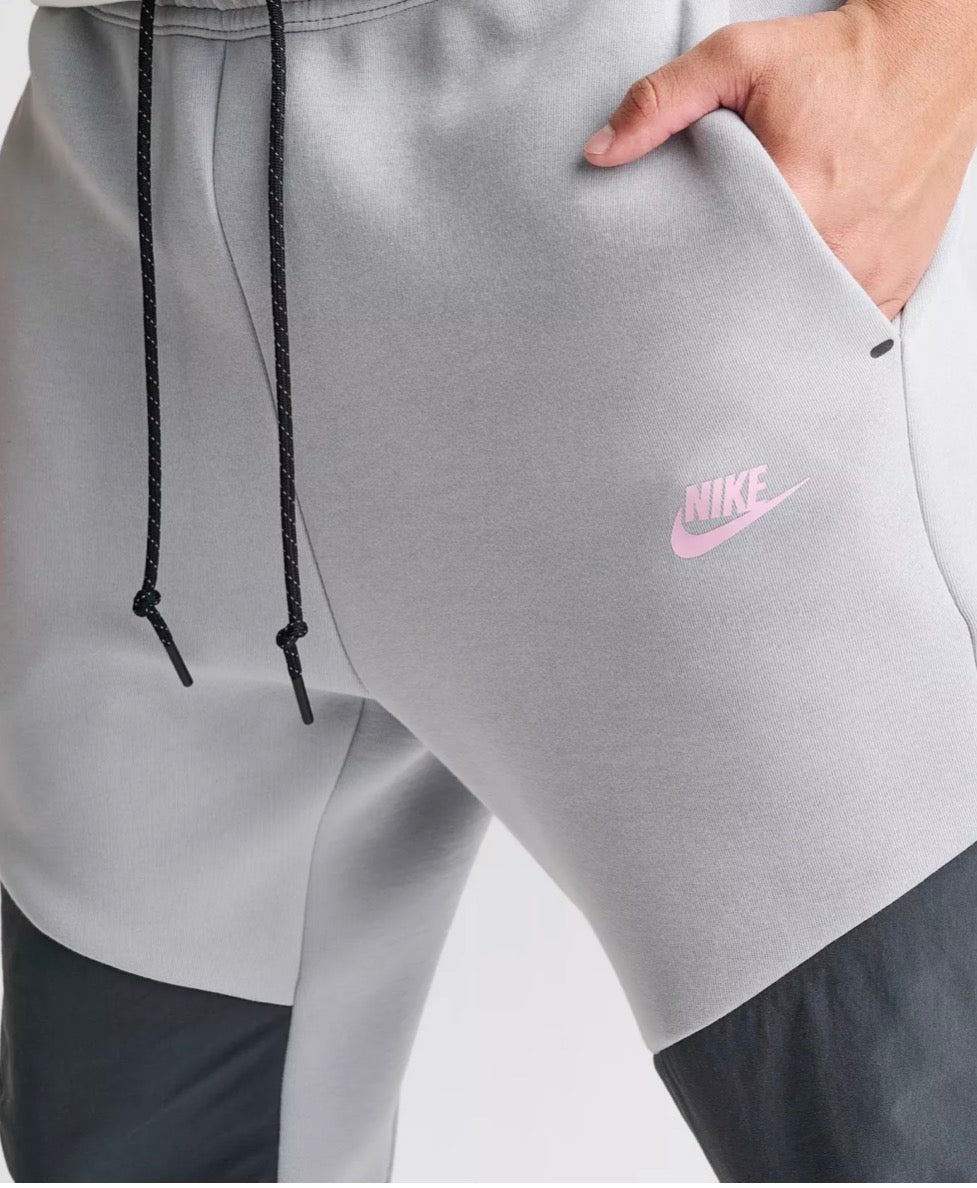 Nike Tech
Men's Fleece Joggers(Pink/Grey)